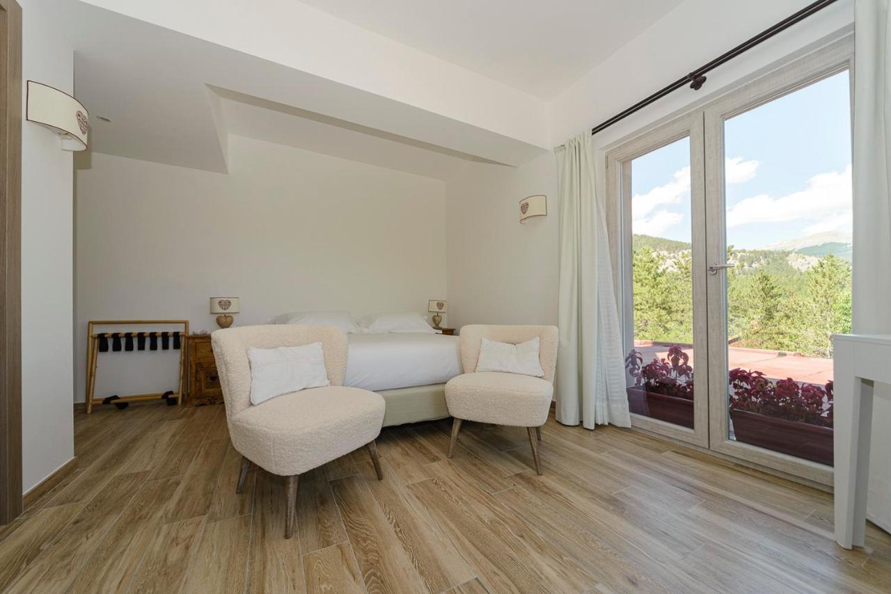 Relais Chalons D'Orange Hotel เปสกัสเซโรลี ภายนอก รูปภาพ