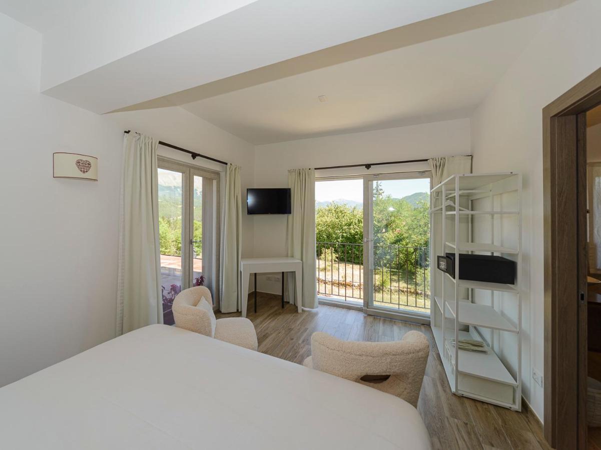 Relais Chalons D'Orange Hotel เปสกัสเซโรลี ภายนอก รูปภาพ