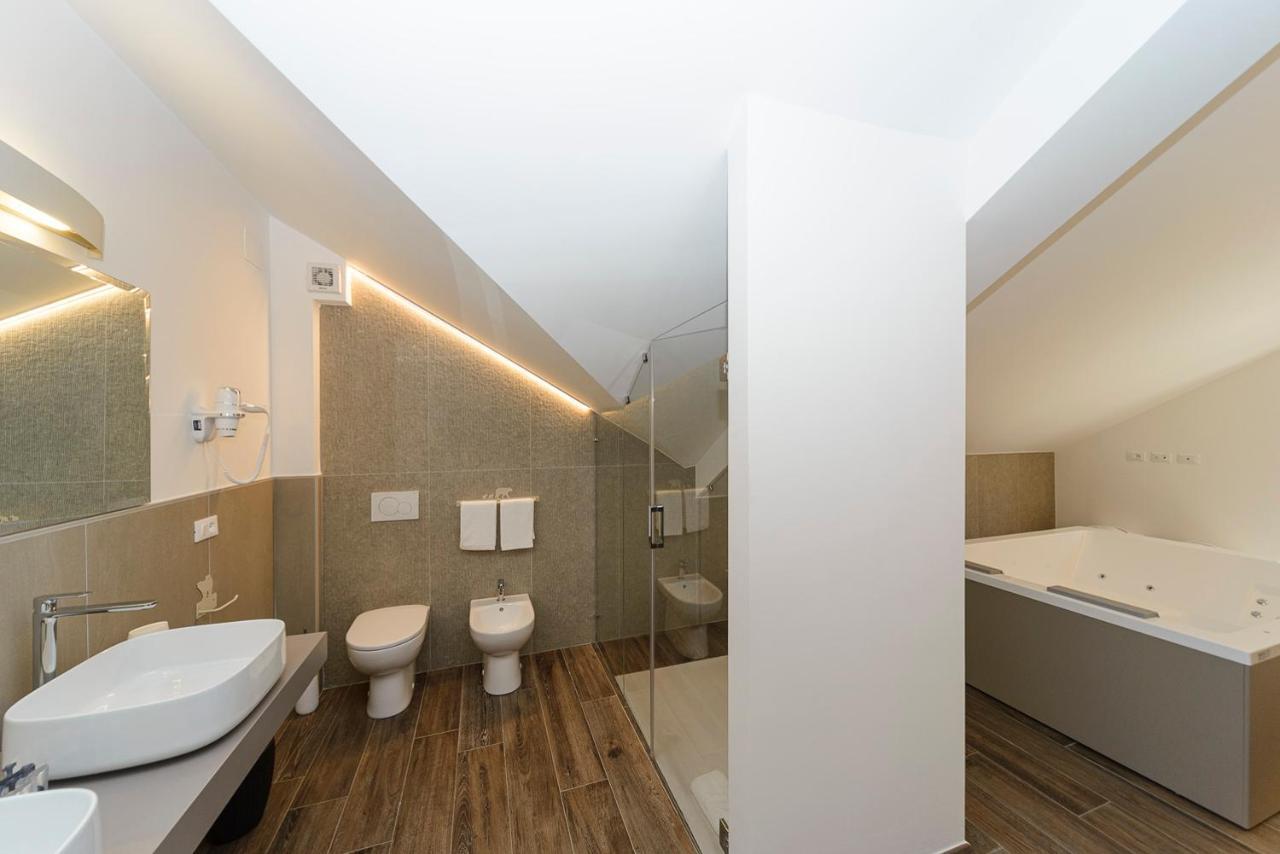 Relais Chalons D'Orange Hotel เปสกัสเซโรลี ภายนอก รูปภาพ