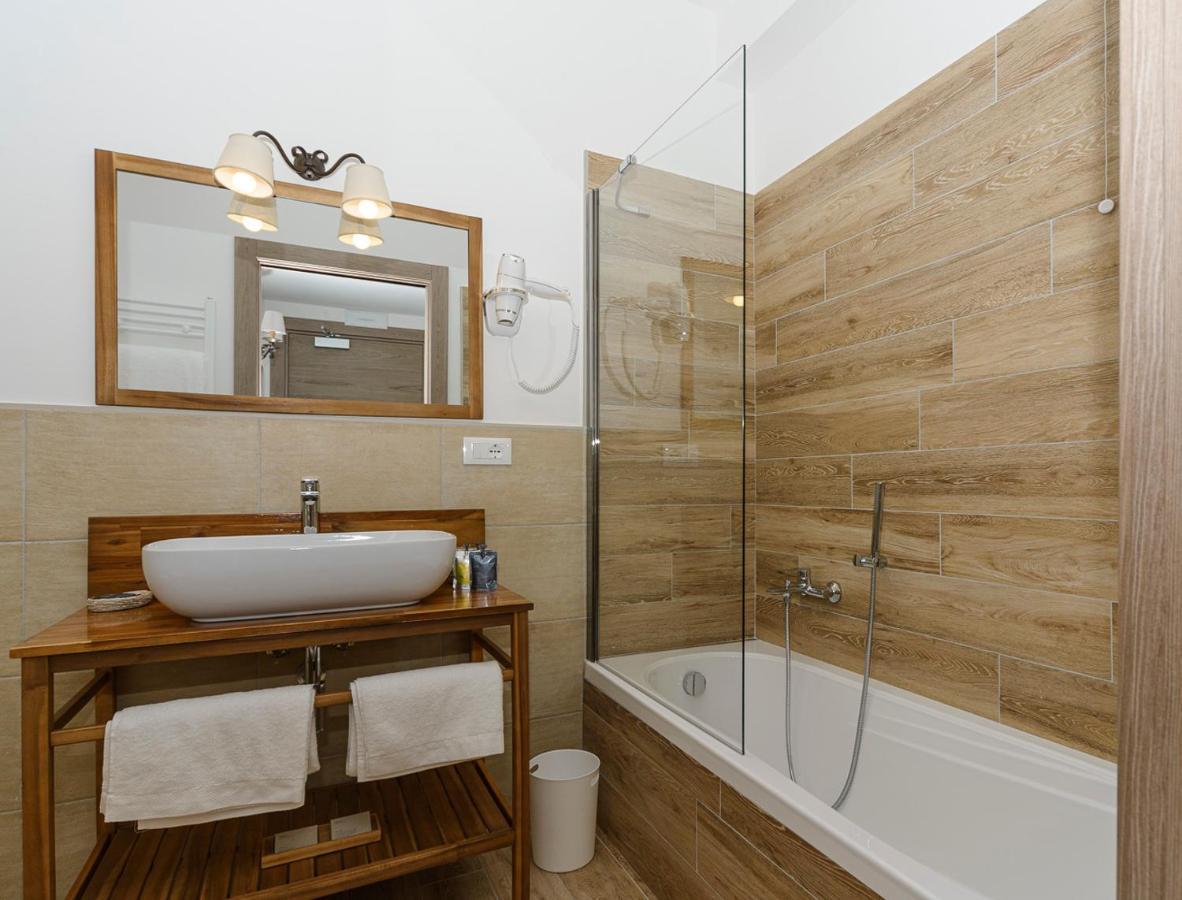 Relais Chalons D'Orange Hotel เปสกัสเซโรลี ภายนอก รูปภาพ