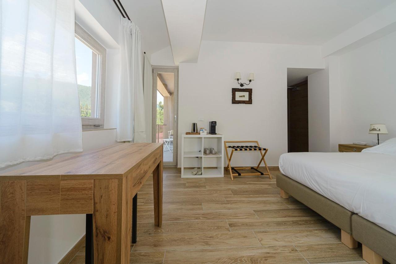 Relais Chalons D'Orange Hotel เปสกัสเซโรลี ภายนอก รูปภาพ