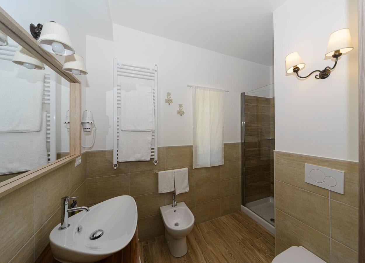 Relais Chalons D'Orange Hotel เปสกัสเซโรลี ภายนอก รูปภาพ