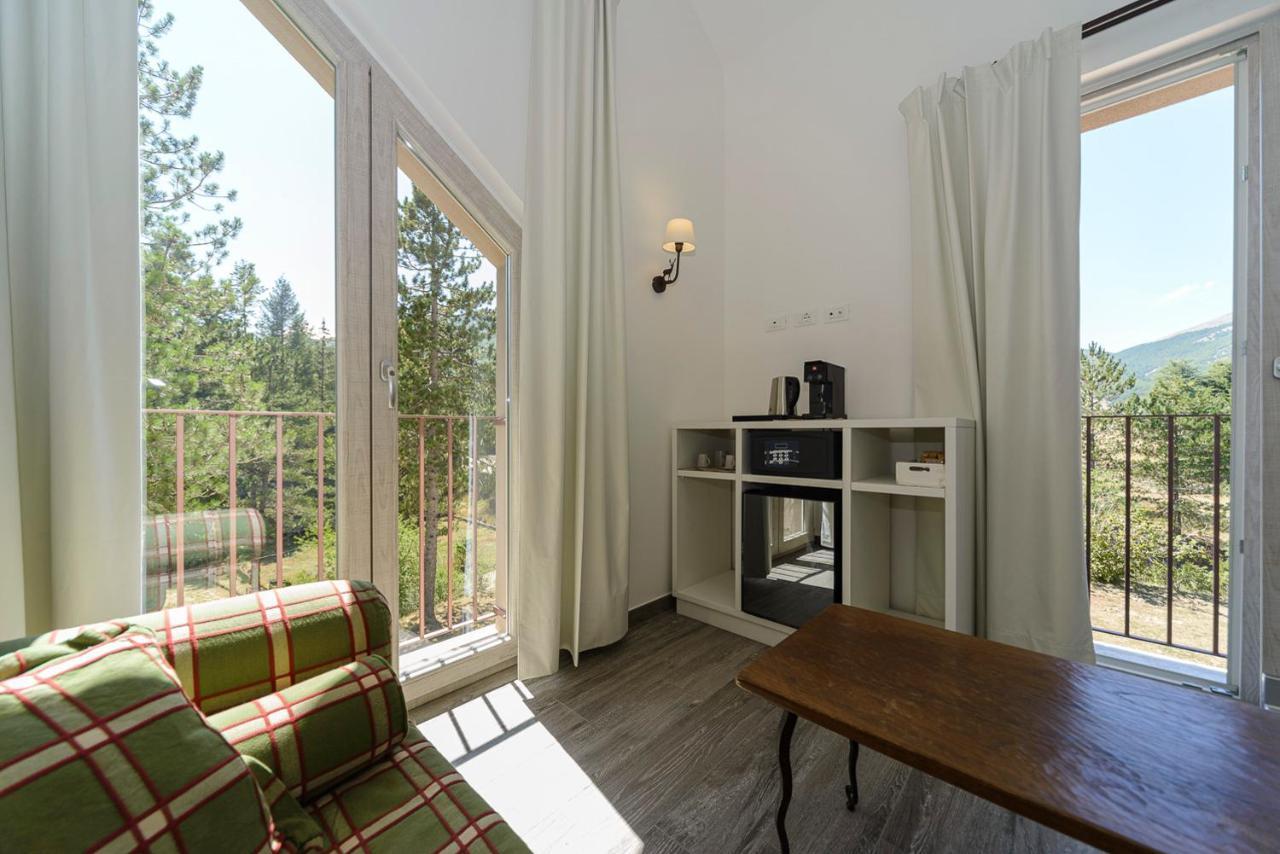 Relais Chalons D'Orange Hotel เปสกัสเซโรลี ภายนอก รูปภาพ
